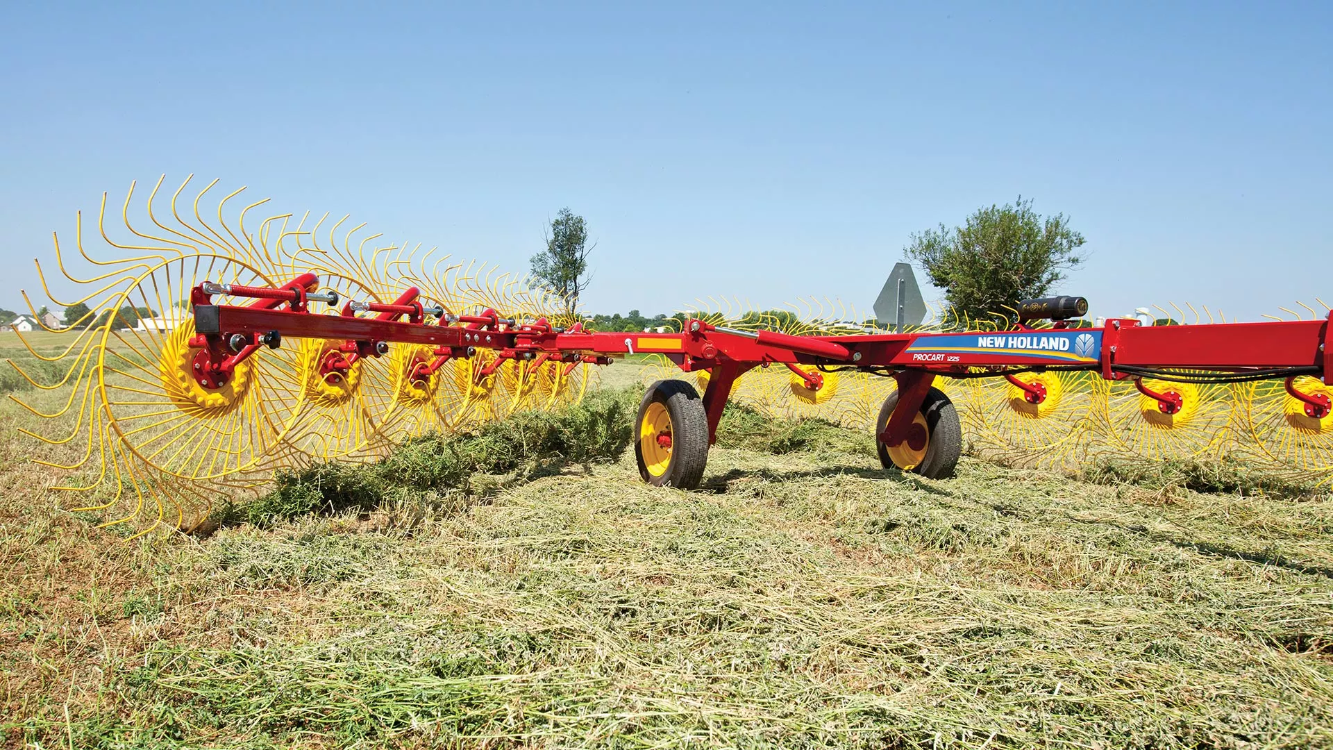 New Holland ProCart™ and ProCart™ PLUS Deluxe Carted Wheel Rakes