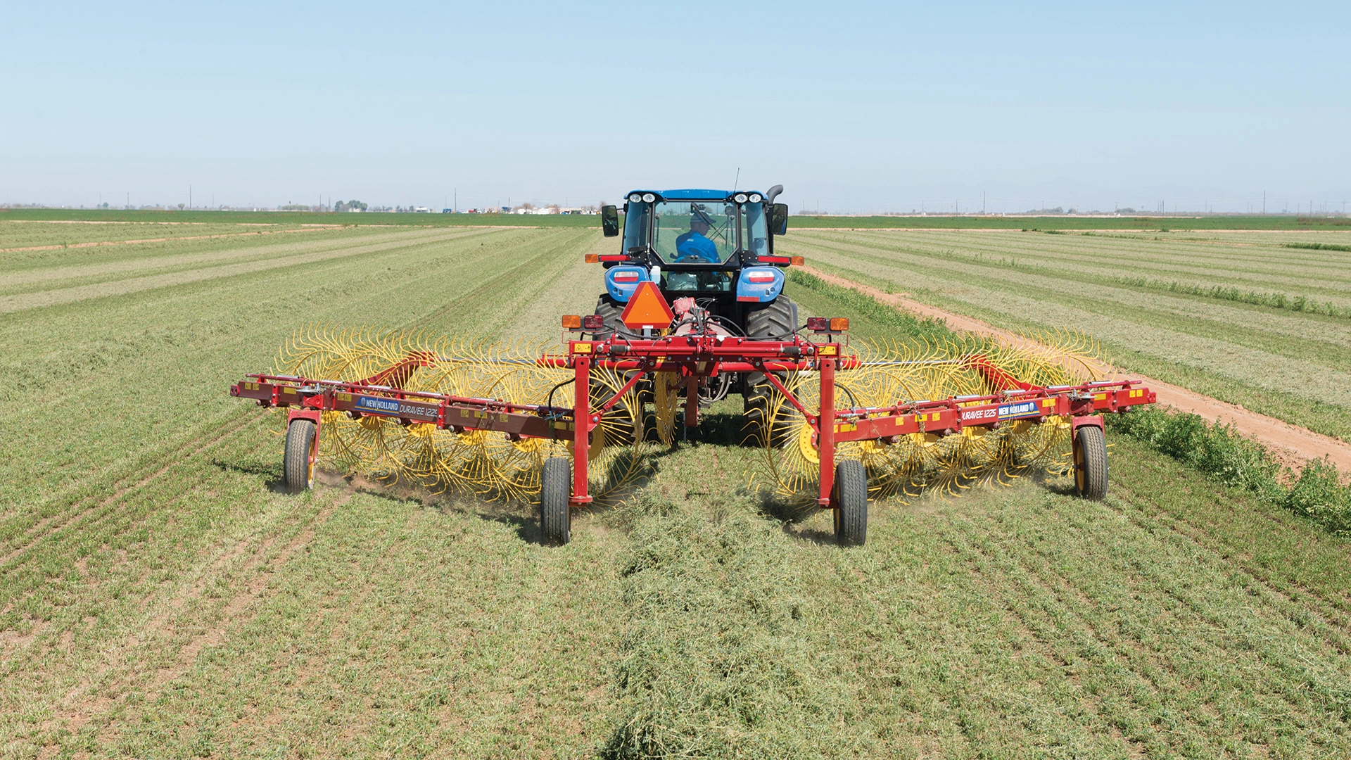 New Holland DuraVee™ Trailing Wheel Rakes