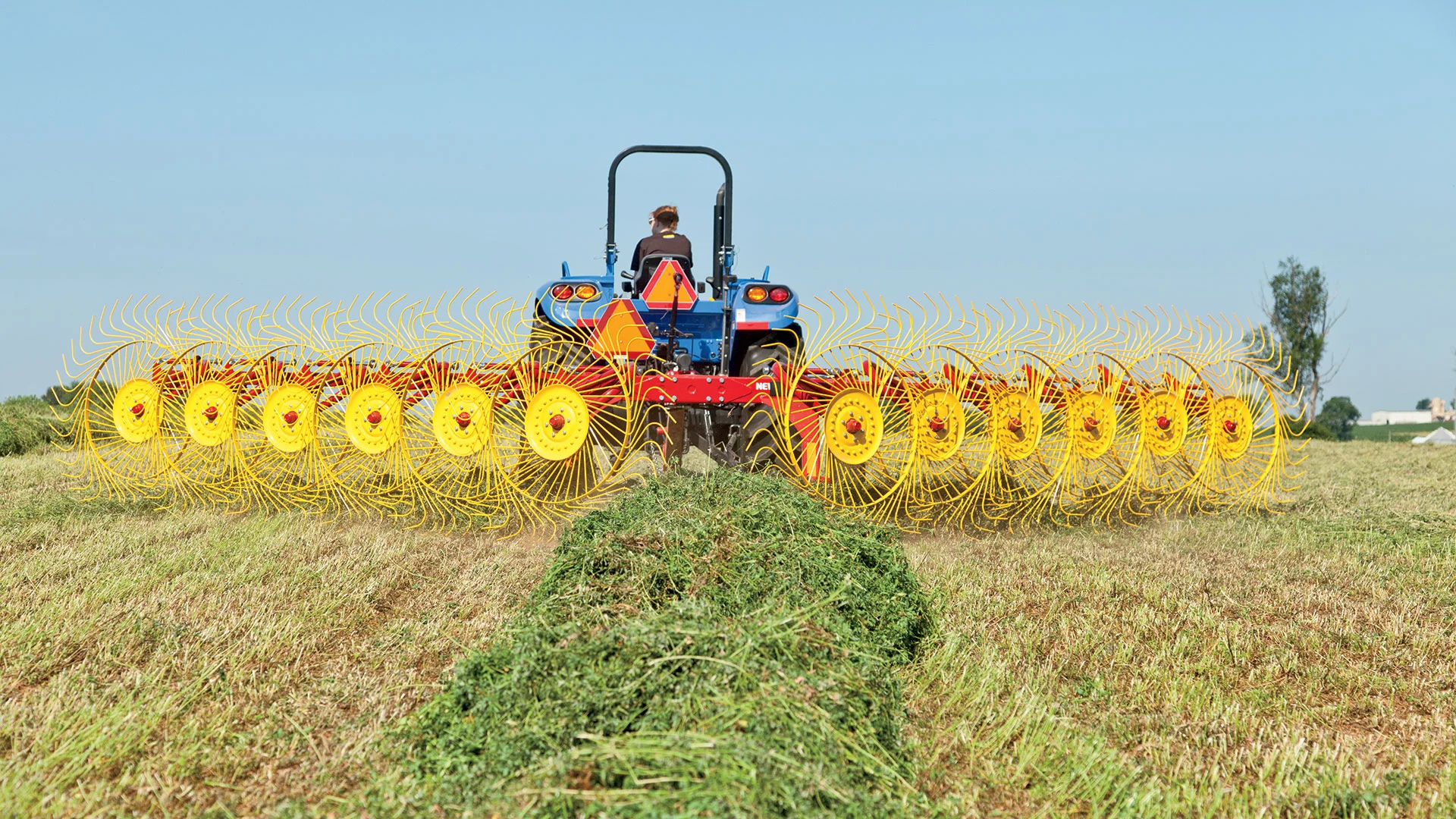 New Holland ProCart™ and ProCart™ PLUS Deluxe Carted Wheel Rakes
