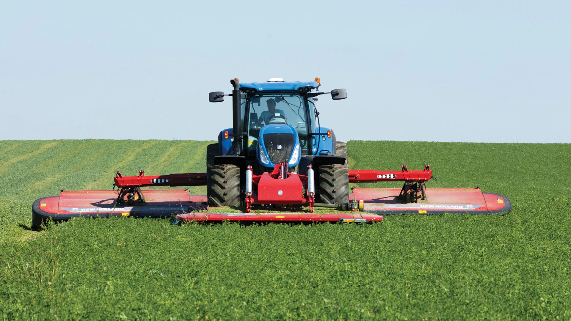 New Holland MegaCutter™ Triple Disc Mowers and Mower-Conditioners