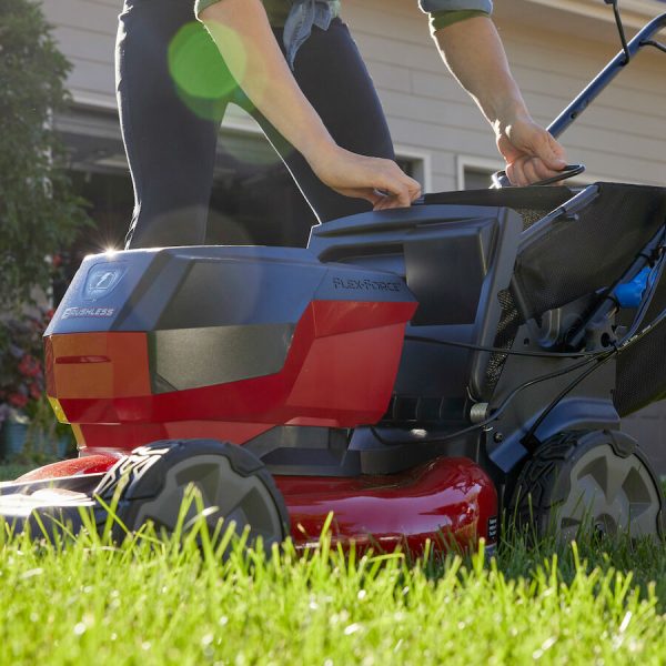 Toro 60V Max* 21 in. (53 cm) Recycler® Self-Propel w/SmartStow® Lawn Mower with 6.0Ah Battery (21327)