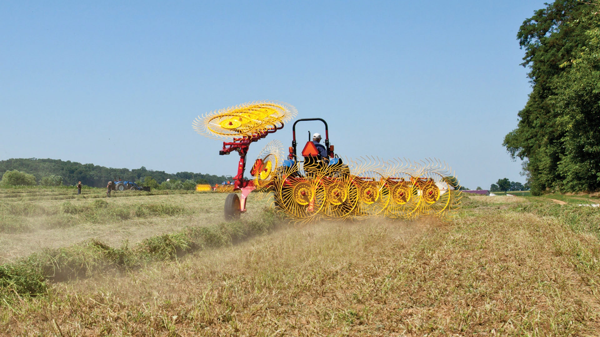 New Holland ProCart™ and ProCart™ PLUS Deluxe Carted Wheel Rakes