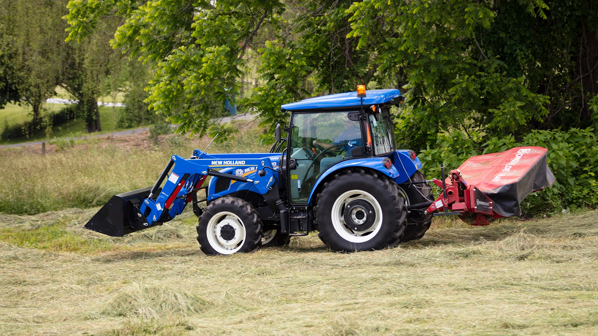 New Holland WORKMASTER™ Utility 55 – 75 Series