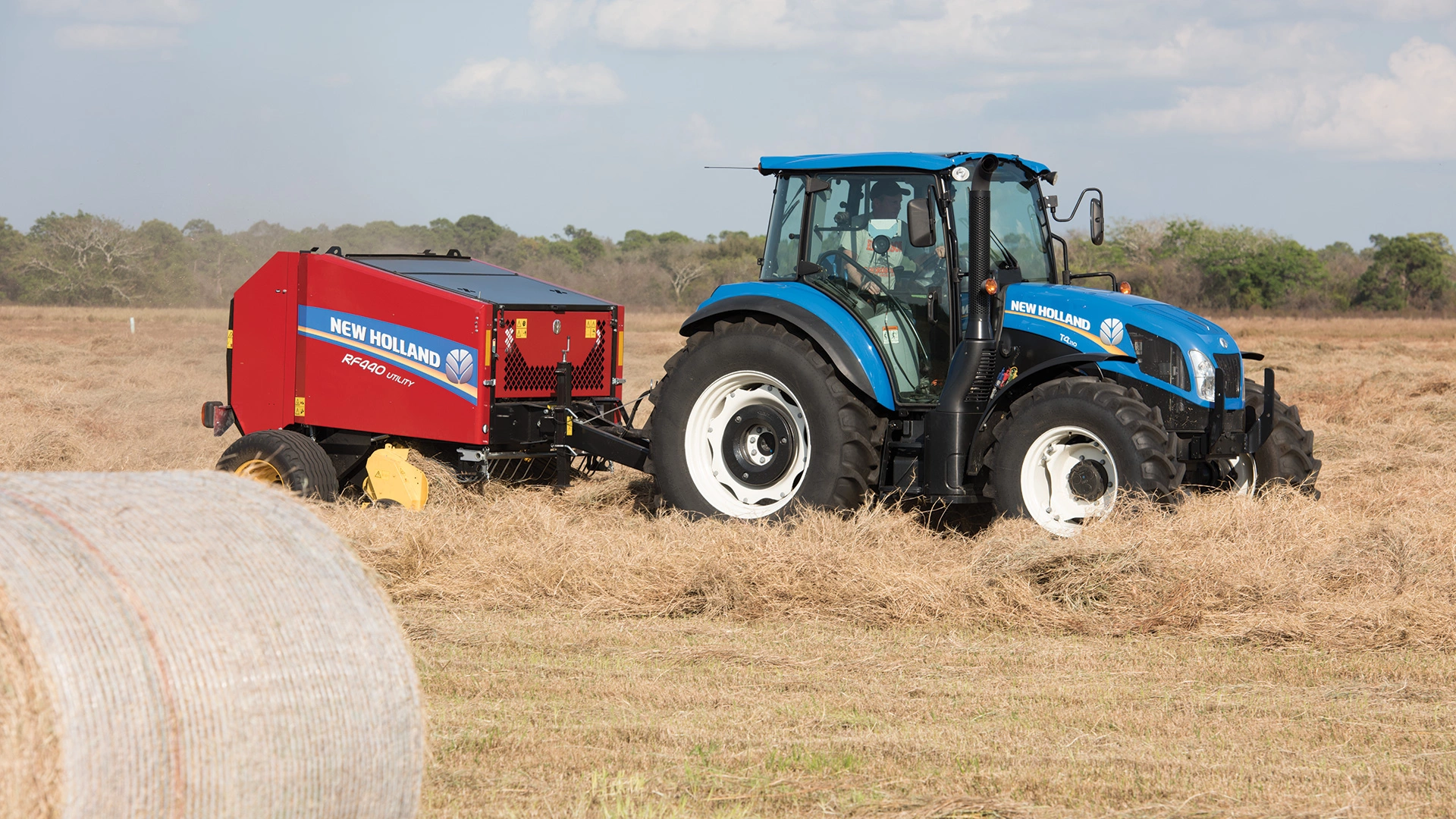 New Holland RF Fixed Chamber Round Balers