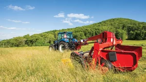 New Holland Discbine® PLUS Center-Pivot Disc Mower-Conditioners