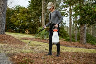 Husqvarna 2 Gallon Battery Handheld Sprayer