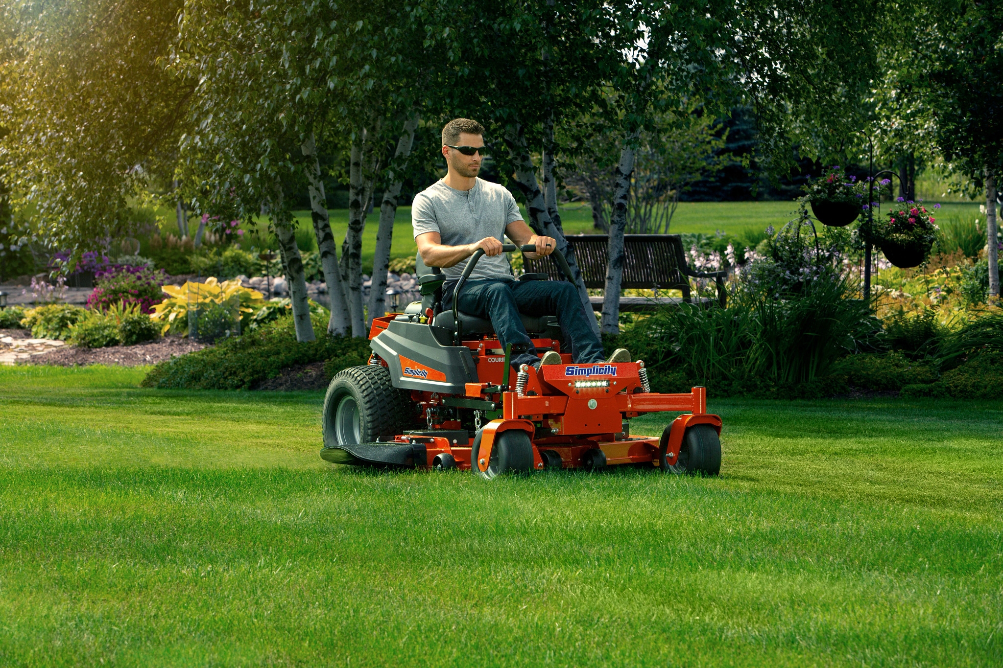 Simplicity Courier™ XT Zero Turn Mower