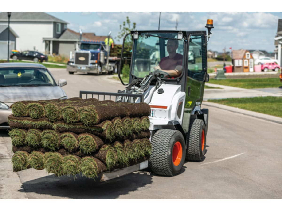 Bob Cat L28 Small Articulated Loader