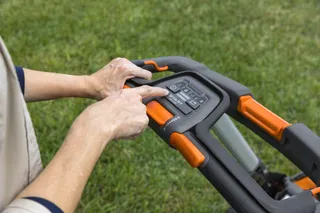 Husqvarna Lawn Xpert LE-322 (battery and charger included)