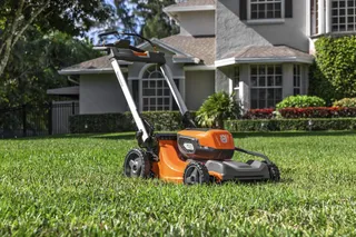 Husqvarna Lawn Xpert LE-322 (battery and charger included)