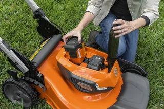 Husqvarna Lawn Xpert LE-322 (battery and charger included)