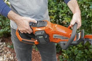 Husqvarna Hedge Master 320iHD60 (battery and charger included)