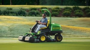 John Deere 2400 PrecisionCut™ Gas Triplex Mower