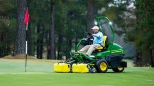 John Deere 2700 PrecisionCut™ Triplex Mower