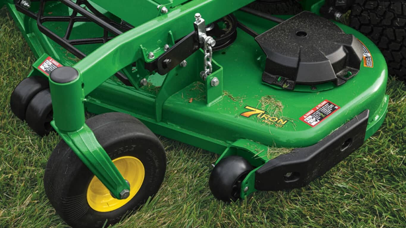 John Deere Q820M QuikTrak™ Stand-On Mower