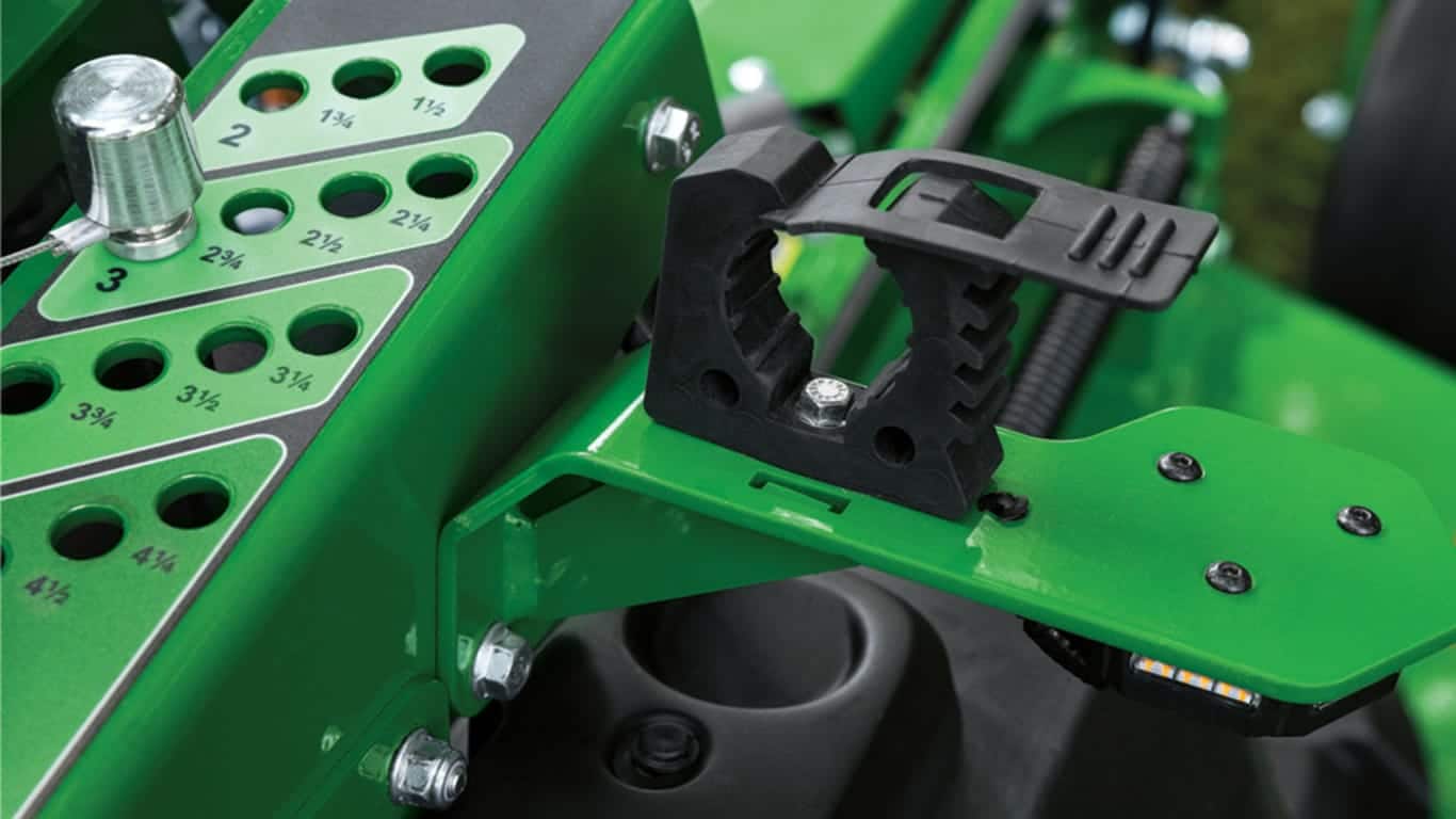 John Deere Q850M QuikTrak™ Stand-On Mower