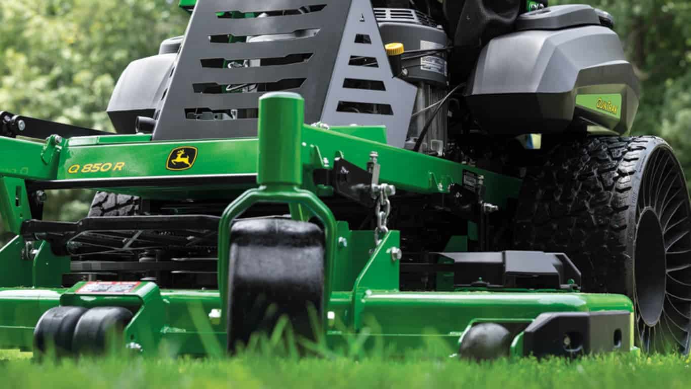 John Deere Q850R QuikTrak™ Stand-On Mower