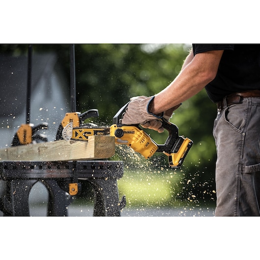 DEWALT 20V MAX* 8 in Brushless Cordless Pruning Chainsaw (Tool Only)