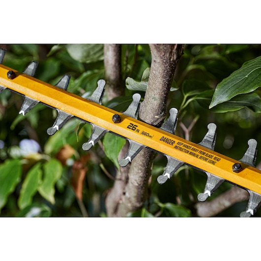 DEWALT 60V MAX* 26 in Brushless Cordless Hedge Trimmer (Tool Only)