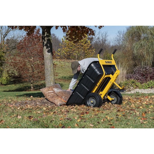 DEWALT 10 Cu. Ft. Swivel Cart