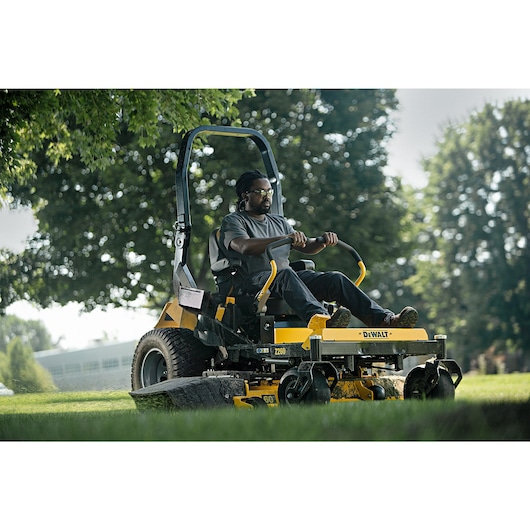 DEWALT Z260 60 in Kawasaki Gas Hydrostatic Commercial Zero-Turn Mower (24 HP)