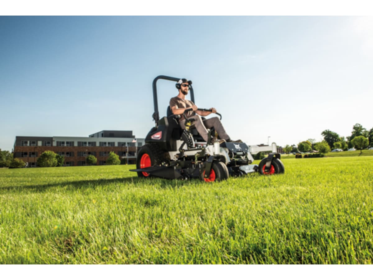 Bob Cat ZT7000 Zero-Turn Mower