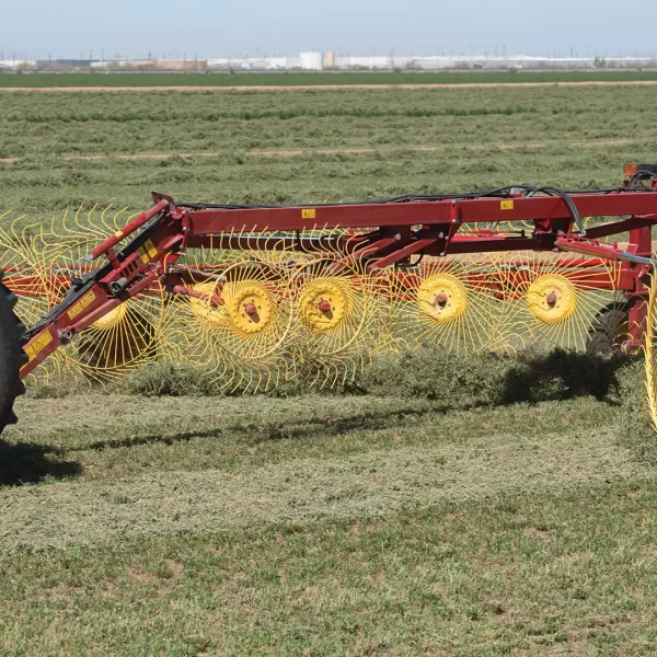 New Holland DuraVee™ Trailing Wheel Rakes