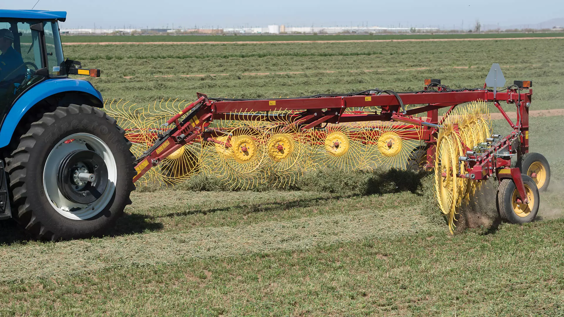New Holland DuraVee™ Trailing Wheel Rakes