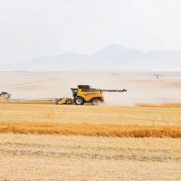 New Holland CR Series Twin Rotor® Combines