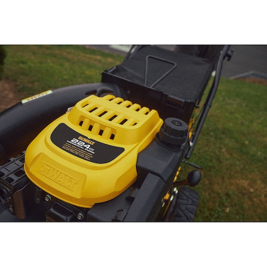 DEWALT 28 in. 224cc RWD Self-Propelled 3-in-1 Lawn Mower With PowerAdapt™