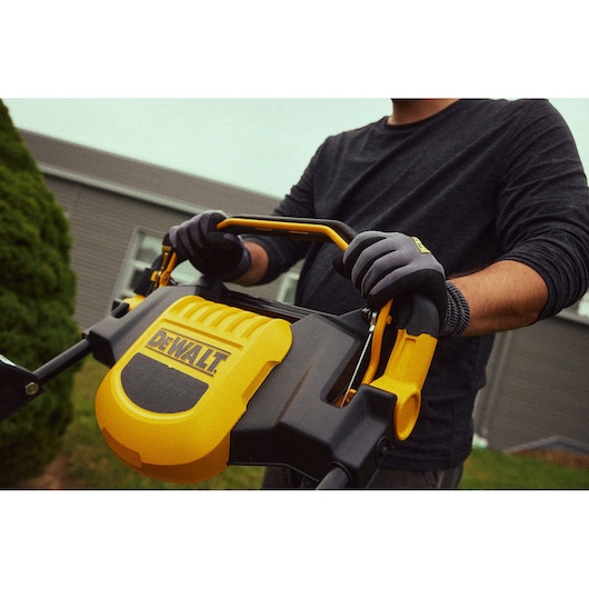 DEWALT 28 in. 224cc RWD Self-Propelled 3-in-1 Lawn Mower With PowerAdapt™