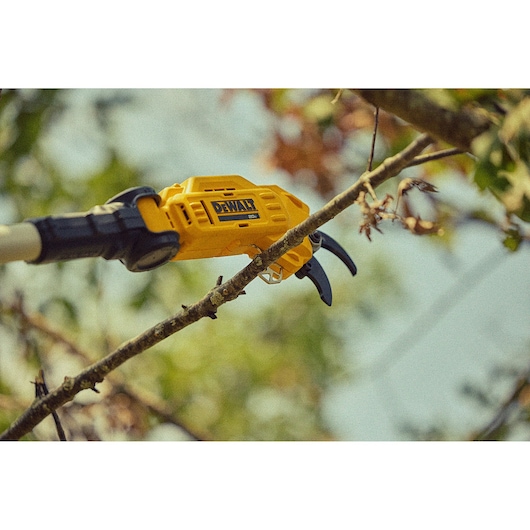 DEWALT 20V MAX* 1-1/2 in. Cordless Pole Pruner (Tool Only)