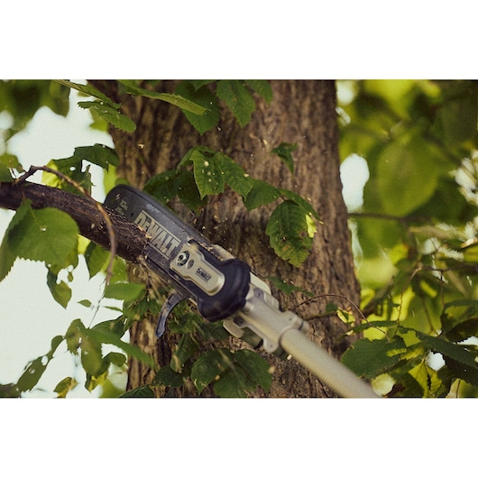 DEWALT 60V MAX* 10 in. 140 in. Telescoping Pole Saw (Tool Only)