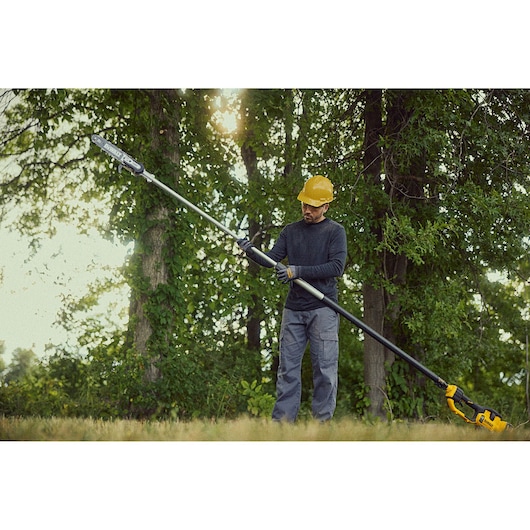 DEWALT 60V MAX* 10 in. 140 in. Telescoping Pole Saw (Tool Only)