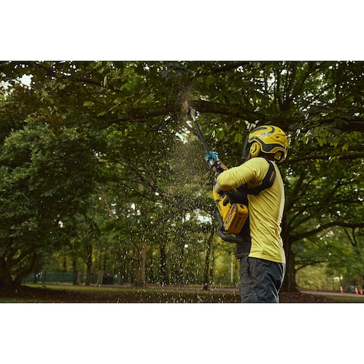 DEWALT 60V MAX* 10 in. Brushless Cordless Fixed Pole Saw (Tool Only)