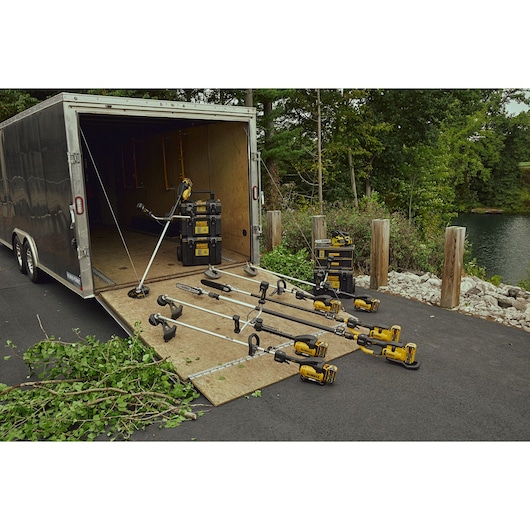 DEWALT 60V MAX* 10 in. 160 in. Brushless Cordless Telescoping Pole Saw (Tool Only)