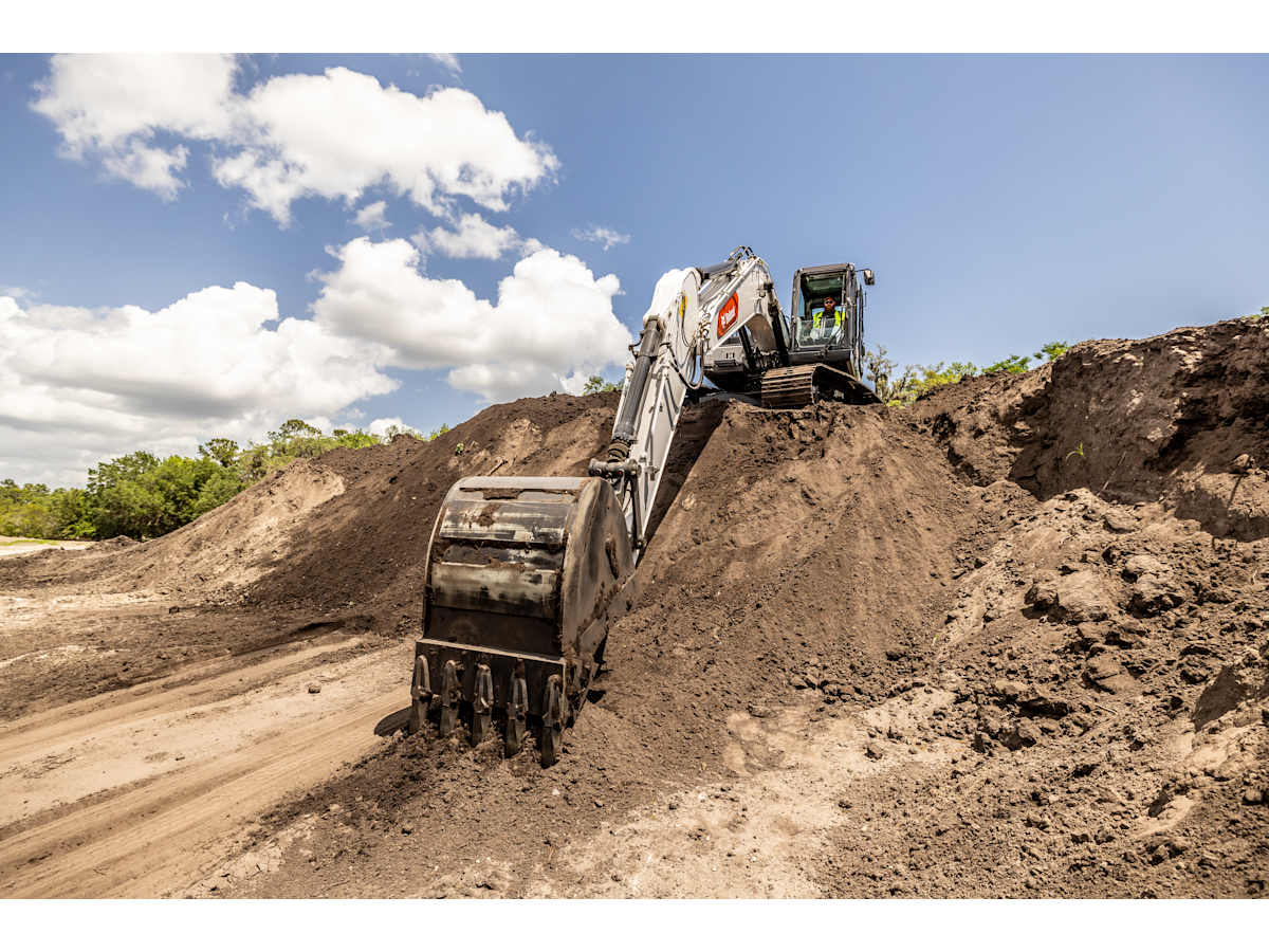 Bob Cat E220 Large Excavator