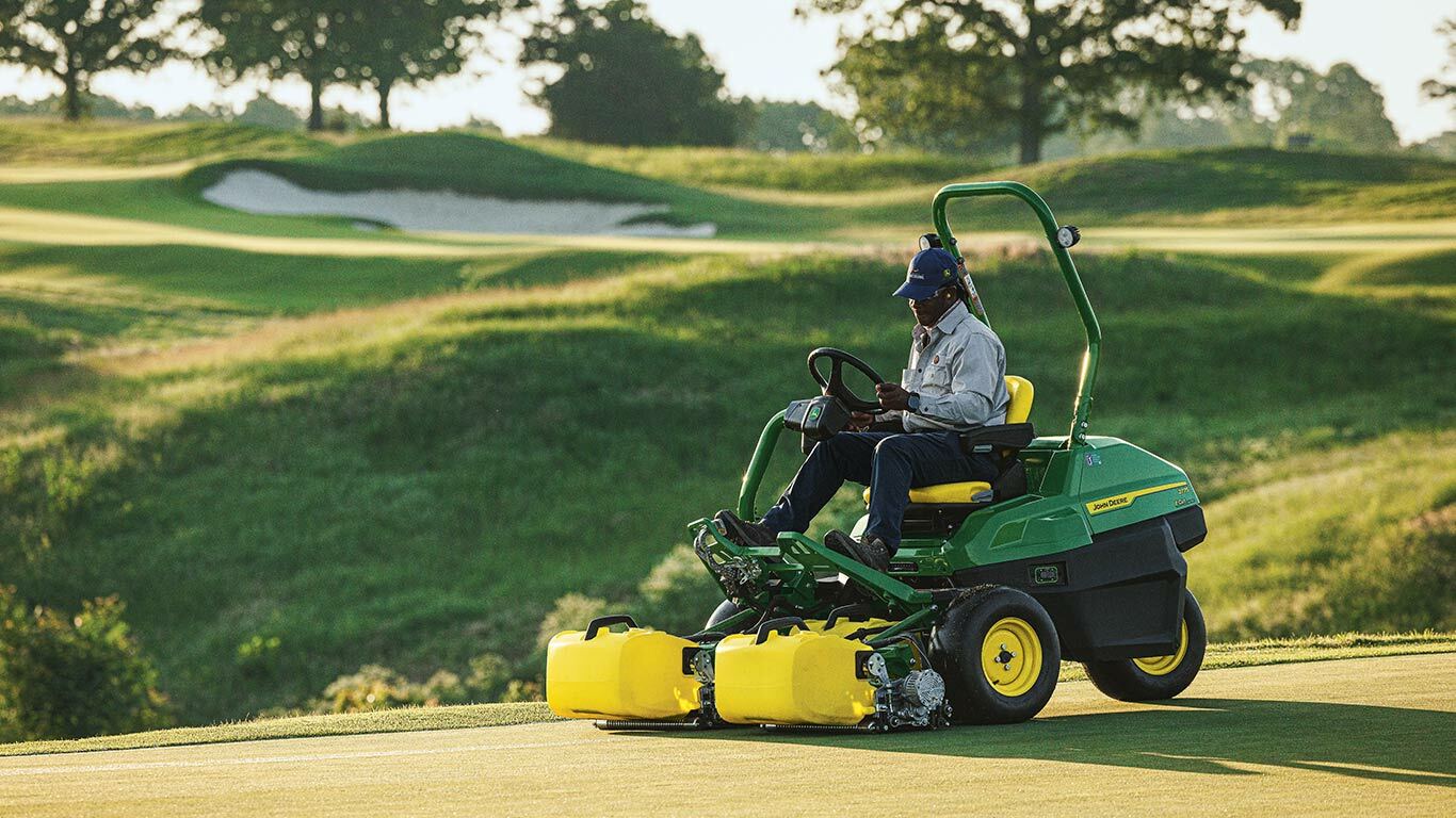 John Deere 2775 E-Cut™ Electric Triplex Mower