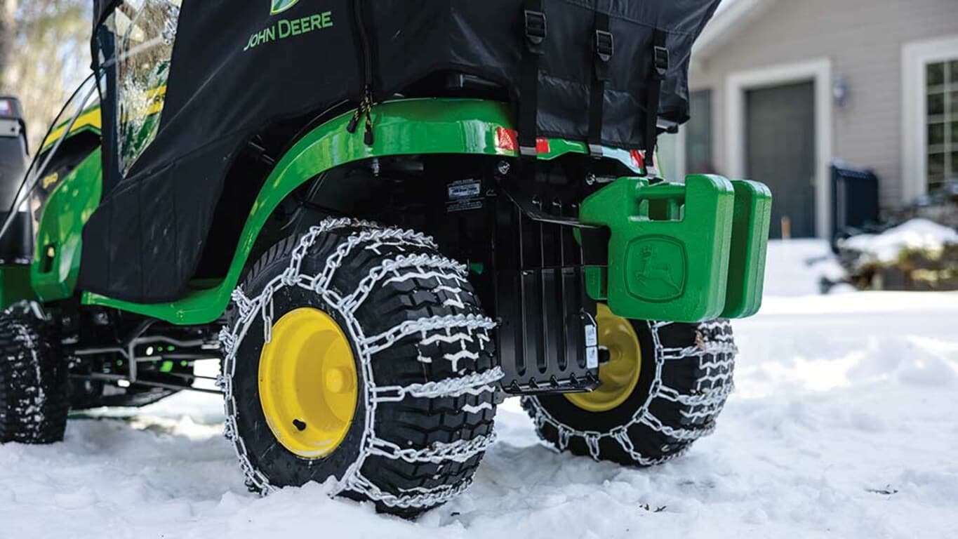 John Deere S140 Lawn Tractor