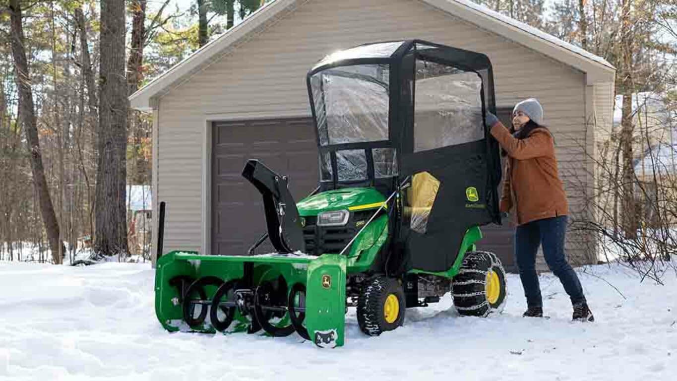John Deere S140 Lawn Tractor