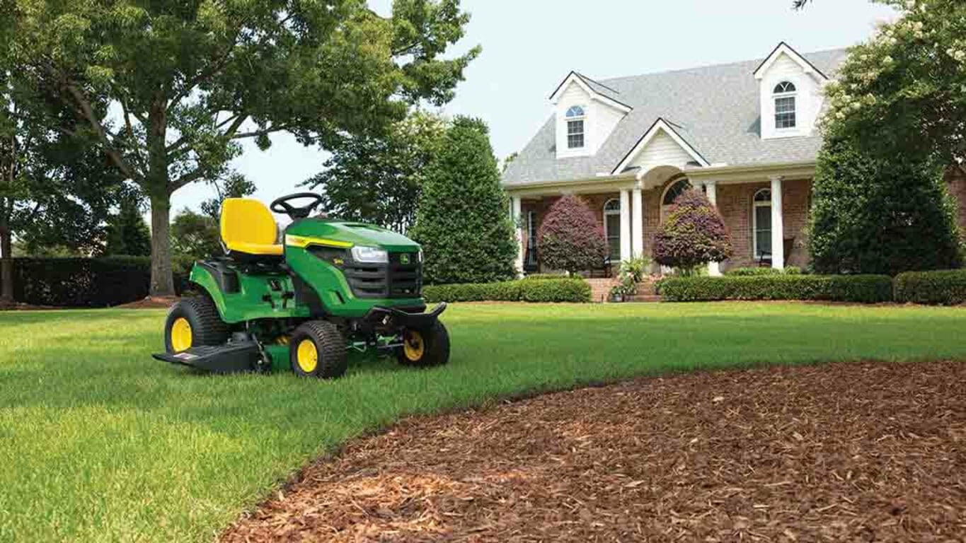 John Deere S140 Lawn Tractor