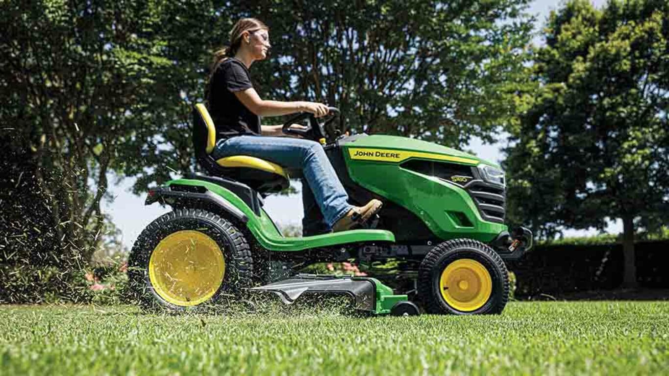 John Deere S180 Lawn Tractor
