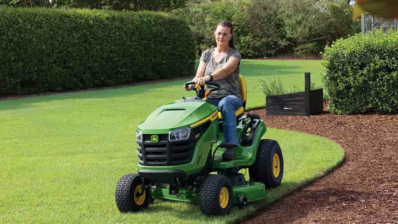 John Deere S120 Lawn Tractor