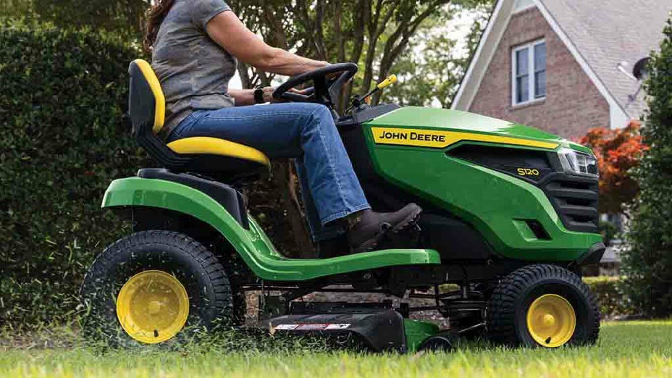John Deere S120 Lawn Tractor