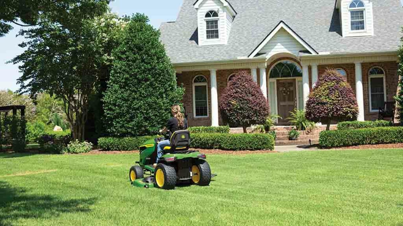 John Deere S180 Lawn Tractor