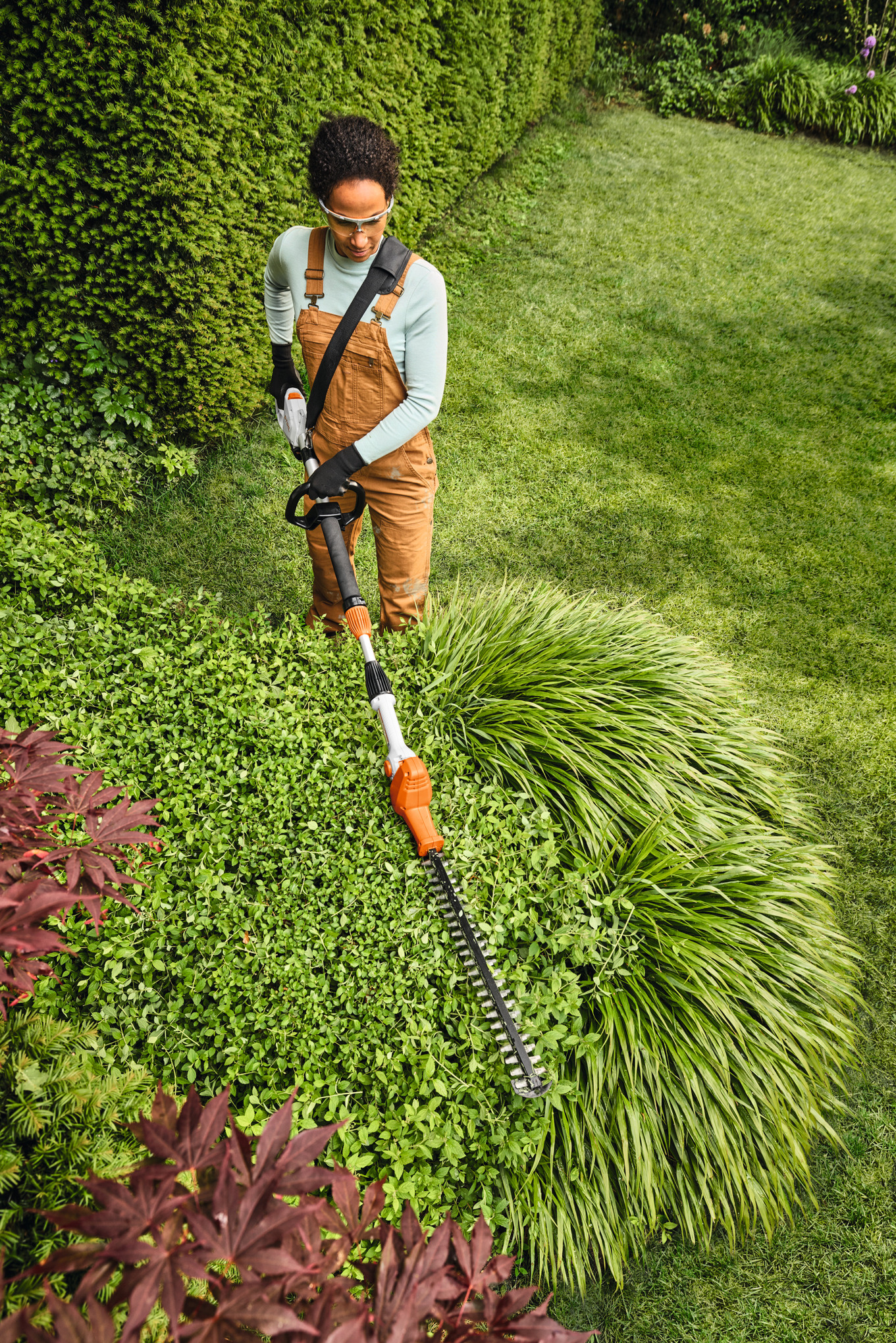 STIHL HLA 40 Battery Powered Extended-Reach Hedge Trimmer