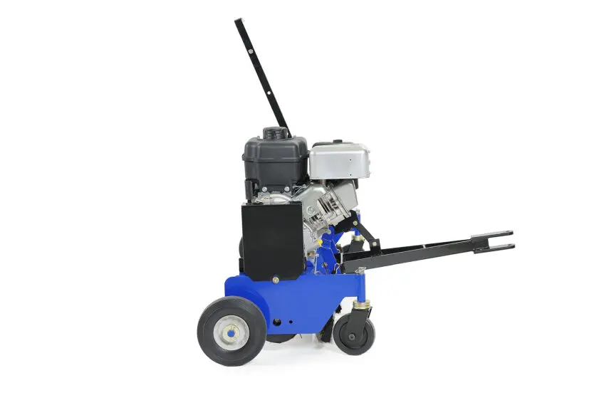 Bluebird 38 in. BlueBird Towable Comber Briggs & Stratton engine 5.5 hp D110