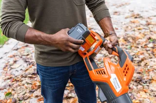 Husqvarna Leaf Blaster 350iB (battery and charger included)