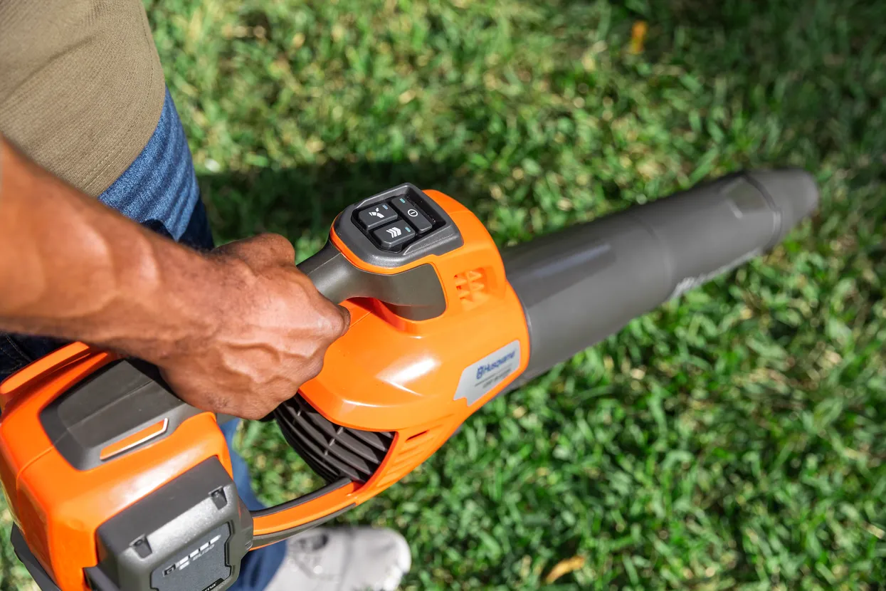 Husqvarna Leaf Blaster 350iB (battery and charger included)
